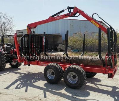 Remolque de carga de troncos con grúa de madera